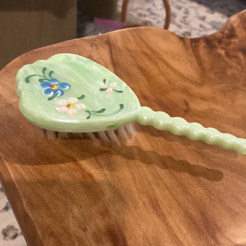 Vintage 1950s swirled hand painted lucite Green Handheld baby brush. So sweet. - Picture 3 of 7